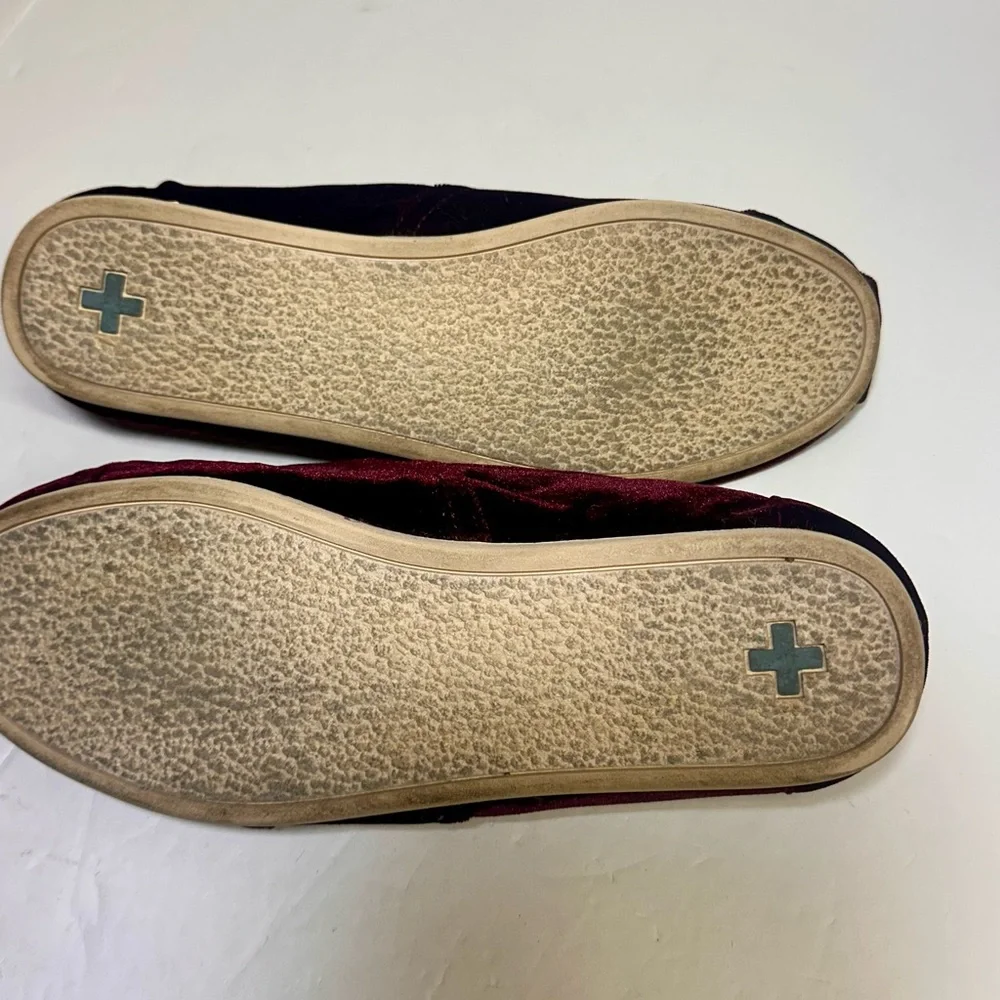 Toms Limited Edition Neiman Marcus Burgundy Velvet Loafers size 8.5‎ men’s